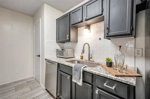 18333 Roehampton Drive #821, Dallas, TX 75252