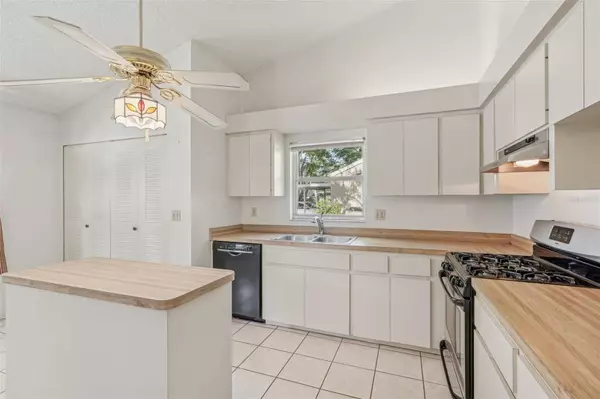 4829 VILLAGE GARDENS DR #169, Sarasota, FL 34234