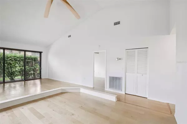 5387 HUNTINGWOOD CT #4, Sarasota, FL 34235