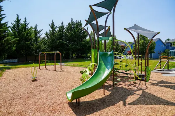 Community Parks & Trails in Snoqualmie Ridge: Why Residents Love the Outdoors