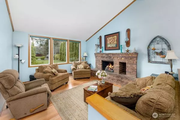 908 Riverside DR SE, North Bend, WA 98045