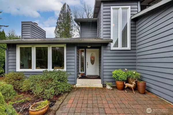 908 Riverside DR SE, North Bend, WA 98045