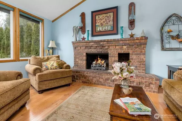 908 Riverside DR SE, North Bend, WA 98045