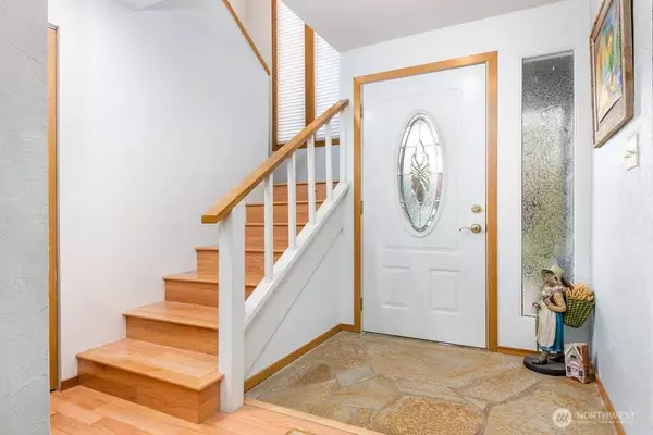 908 Riverside DR SE, North Bend, WA 98045