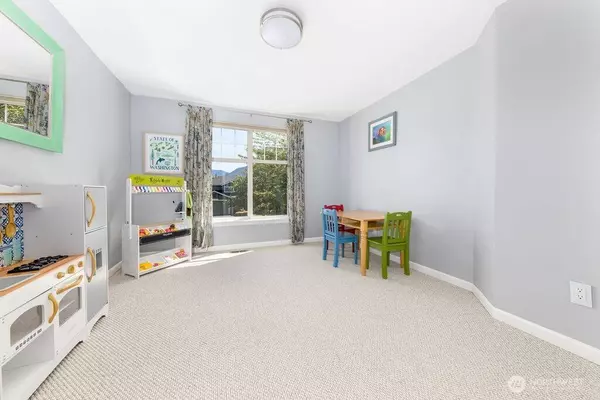 860 SE 10th ST, North Bend, WA 98045