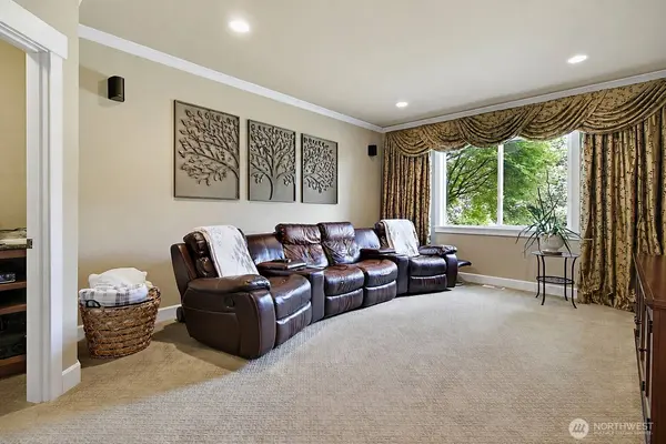 6402 Fairway PL SE, Snoqualmie, WA 98065