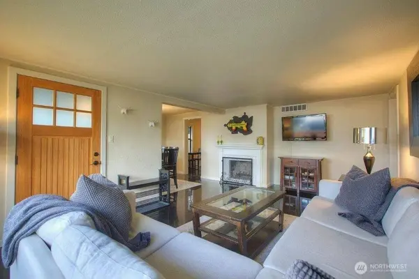 14637 8th AVE SW, Burien, WA 98166