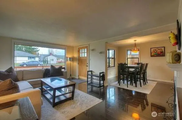 14637 8th AVE SW, Burien, WA 98166