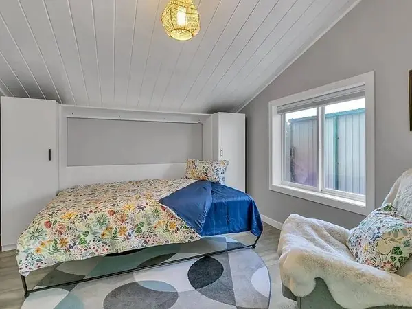 14637 8th AVE SW, Burien, WA 98166