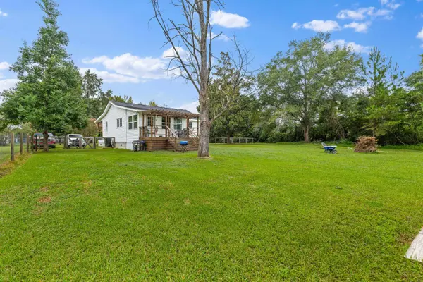 760 Coral Acres Dr, Moncks Corner, SC 29461