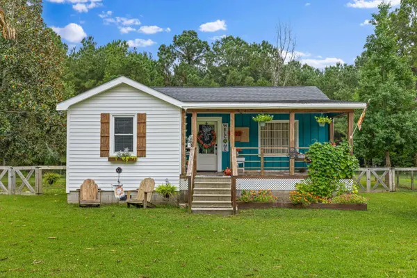 760 Coral Acres Dr, Moncks Corner, SC 29461