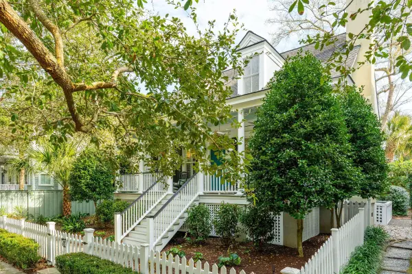 46 Eastlake Rd, Mount Pleasant, SC 29464