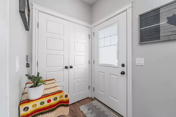 18 Clydesdale CRES, Cochrane, AB T4C2S5