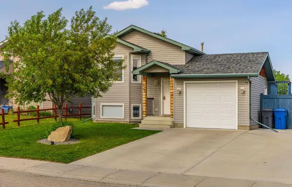 130 Meadowpark DR, Carstairs, AB T0M0N0