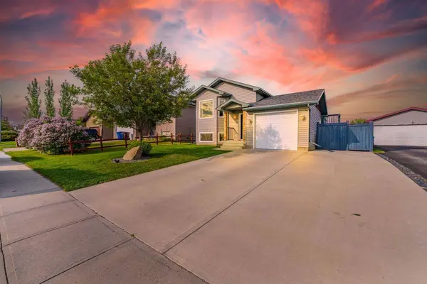 130 Meadowpark DR, Carstairs, AB T0M0N0