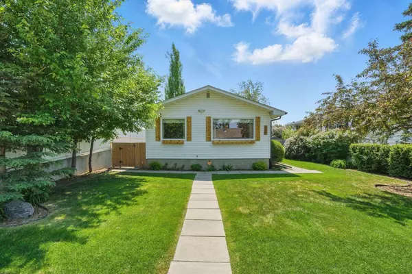 225 2 AVE NE, Airdrie, AB T4B 2B8