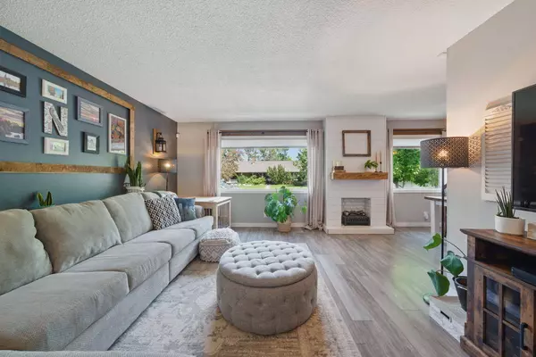 225 2 AVE NE, Airdrie, AB T4B 2B8