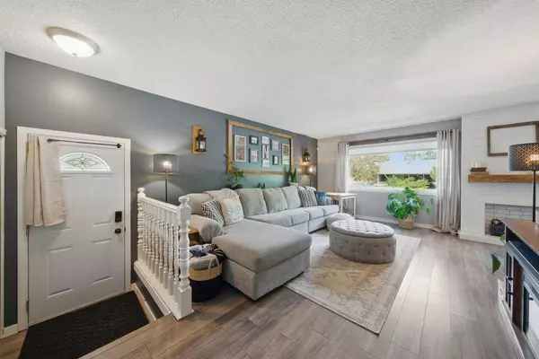 225 2 AVE NE, Airdrie, AB T4B 2B8