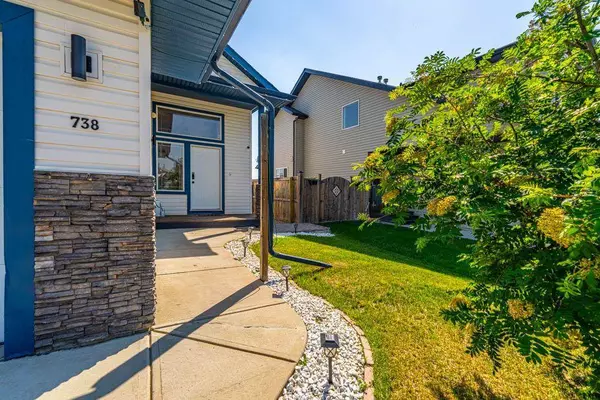 738 Carriage Lane DR, Carstairs, AB T0M 0N0