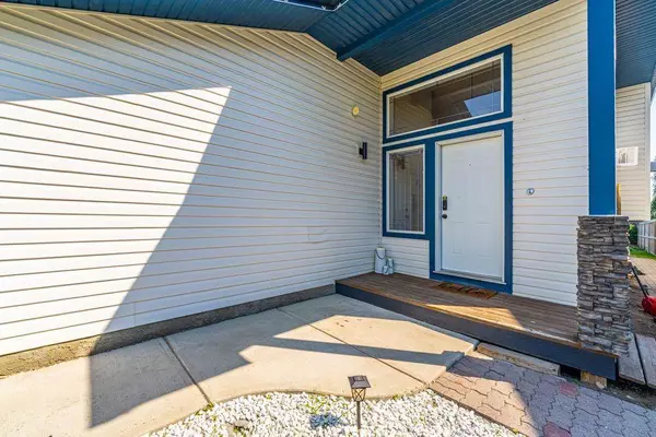 738 Carriage Lane DR, Carstairs, AB T0M 0N0