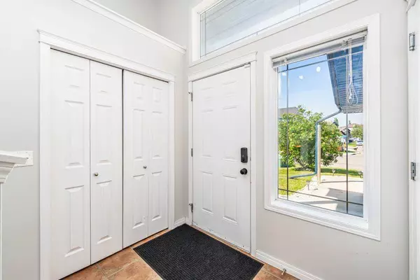 738 Carriage Lane DR, Carstairs, AB T0M 0N0