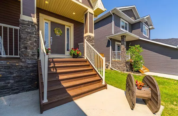 703 West Highland Link, Carstairs, AB T0M 0N0