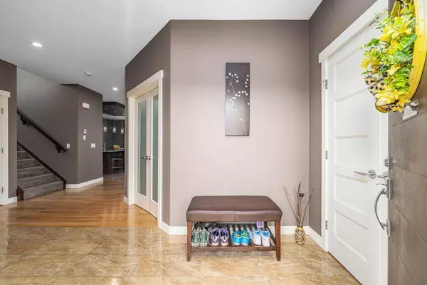 703 West Highland Link, Carstairs, AB T0M 0N0