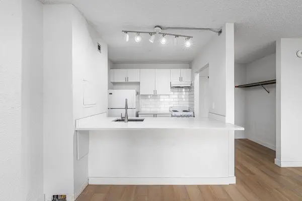 221 6 AVE SE #1504, Calgary, AB T2G 4Z9