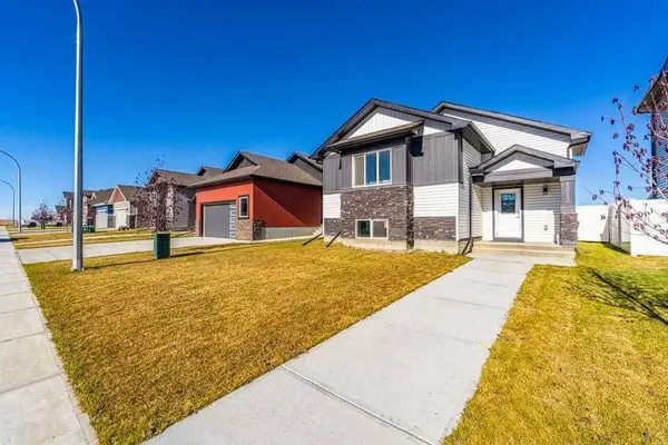 1212 Iron Landing WAY, Crossfield, AB T0M0S0