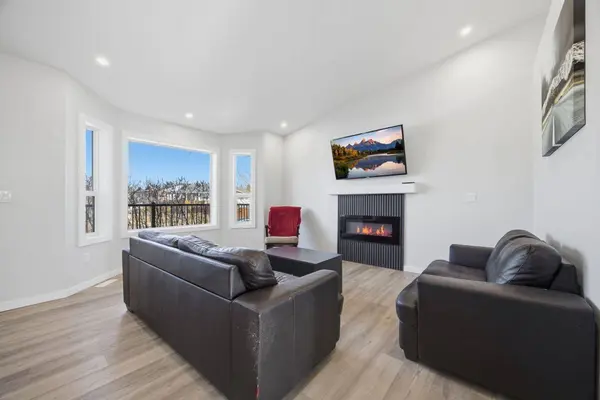 531 Pioneer DR W, Irricana, AB T0M 1B0