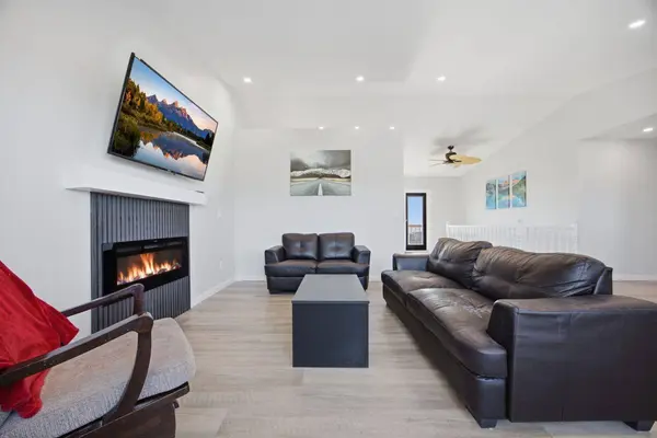 531 Pioneer DR W, Irricana, AB T0M 1B0