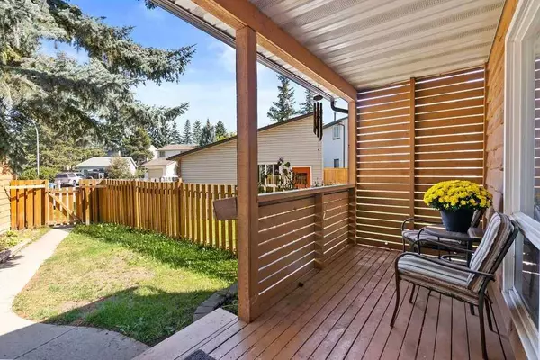 215 Ranchview CT NW, Calgary, AB T3G 1A5