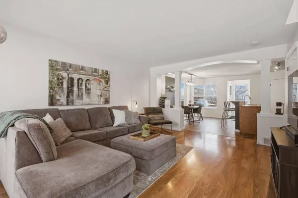 59 Prestwick Bay SE, Calgary, AB T2Z 4S4