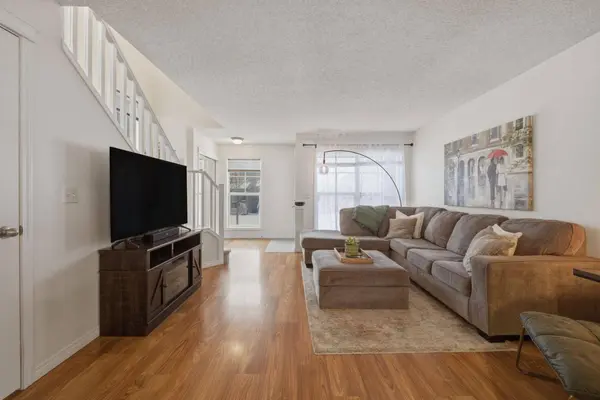 59 Prestwick Bay SE, Calgary, AB T2Z 4S4