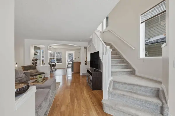 59 Prestwick Bay SE, Calgary, AB T2Z 4S4