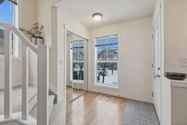 59 Prestwick Bay SE, Calgary, AB T2Z 4S4