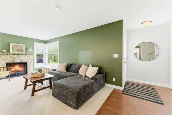 35 Millbank RD SW, Calgary, AB T2Y 2B6