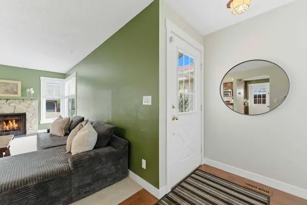 35 Millbank RD SW, Calgary, AB T2Y 2B6
