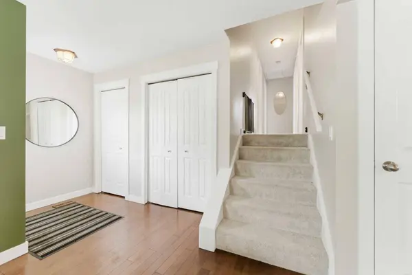 35 Millbank RD SW, Calgary, AB T2Y 2B6