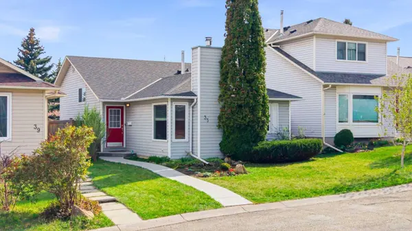 35 Millbank RD SW, Calgary, AB T2Y 2B6