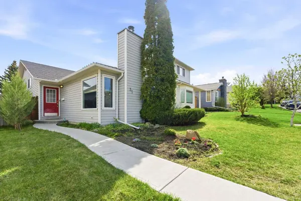 35 Millbank RD SW, Calgary, AB T2Y 2B6