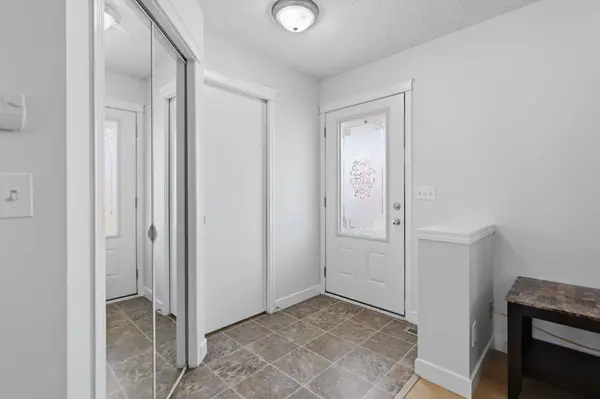 80 Prestwick Bay SE, Calgary, AB T2Z 4S4