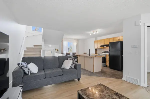 80 Prestwick Bay SE, Calgary, AB T2Z 4S4