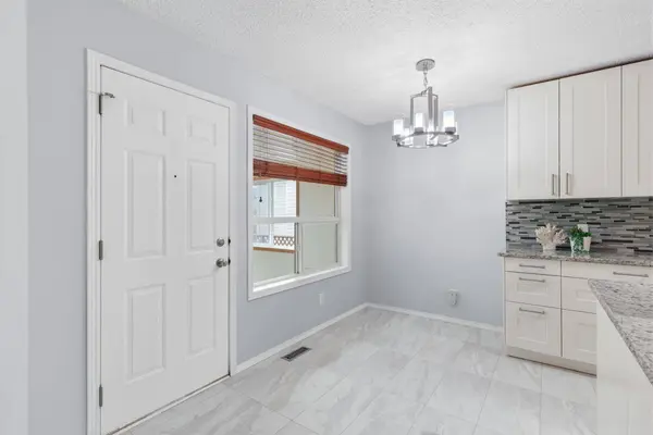 128 Valley Brook CIR NW, Calgary, AB T3B 5S2