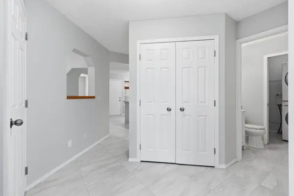 128 Valley Brook CIR NW, Calgary, AB T3B 5S2