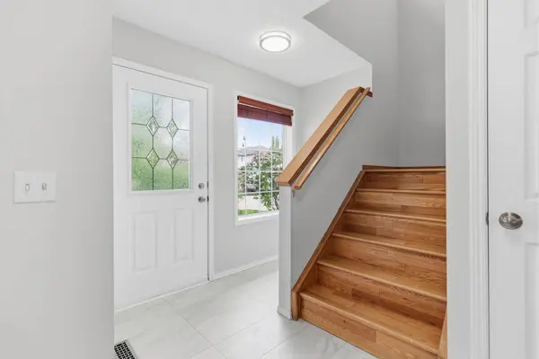 128 Valley Brook CIR NW, Calgary, AB T3B 5S2