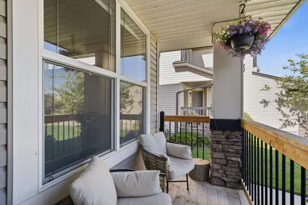 212 Willowmere Close, Chestermere, AB T1X 1S2