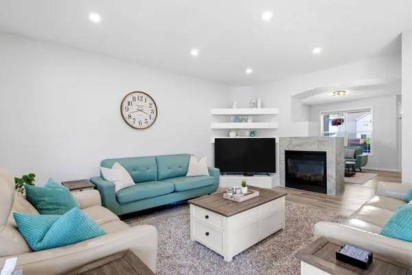212 Willowmere Close, Chestermere, AB T1X 1S2