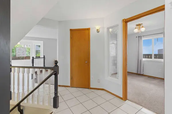 58 SE Mountain Park DR SE, Calgary, AB T2Z 1P4