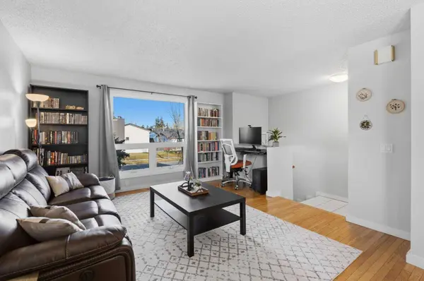 3602 Cedarille DR SW, Calgary, AB T2W 5B2